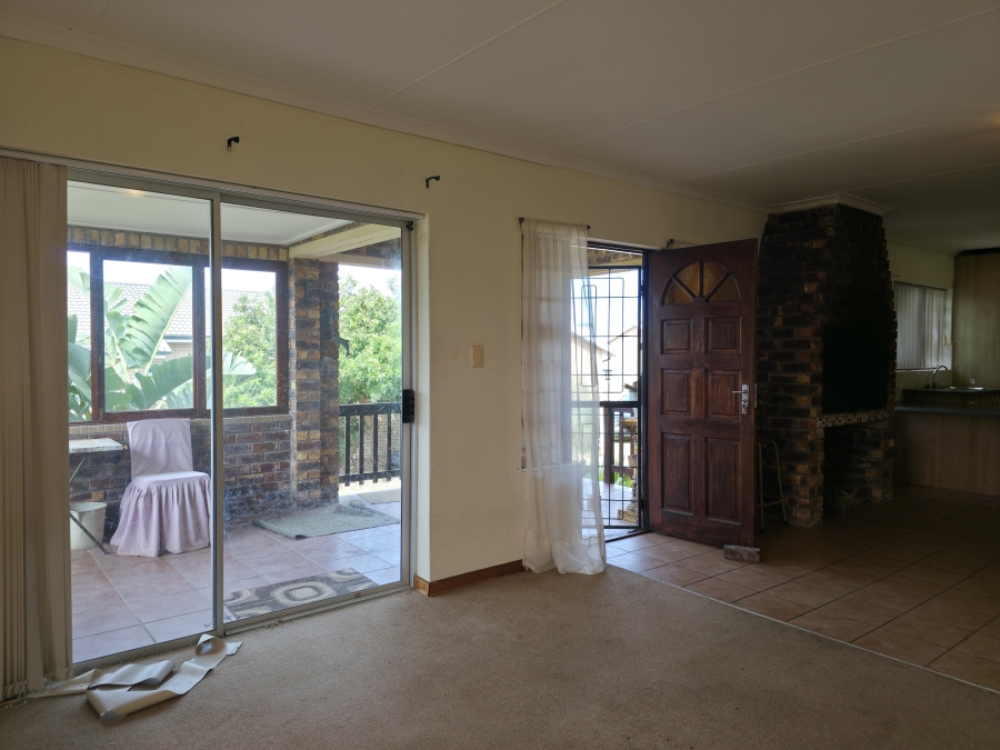 3 Bedroom Property for Sale in Wavecrest Eastern Cape